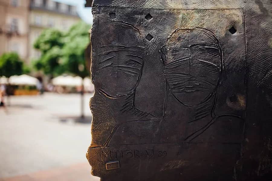Głowa Mitoraja w Krakowie: historia, znaczenie i lokalizacja rzeźby