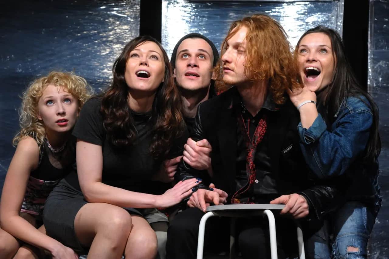 Kwadrat spektakle – emocjonalna podróż przez przyjaźń i muzykę