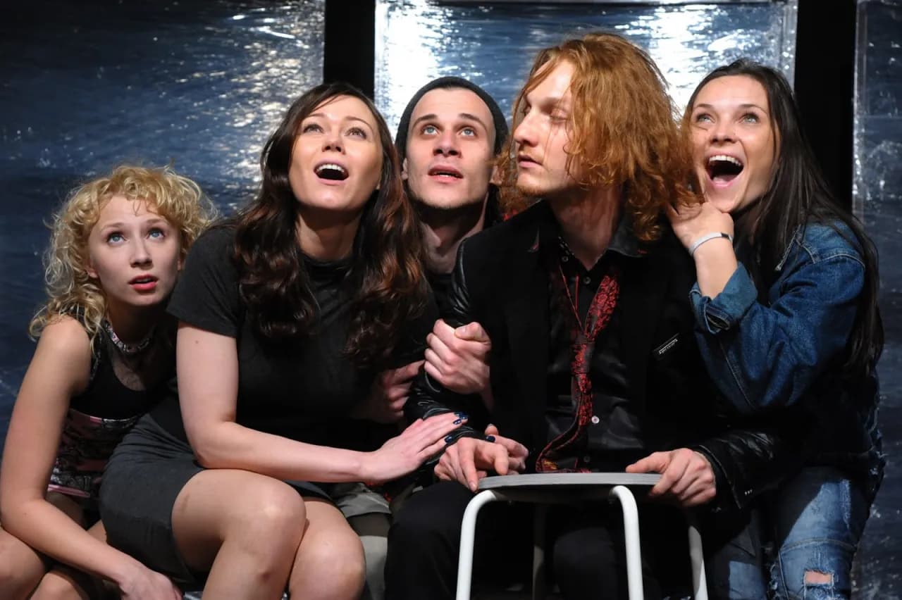 Kwadrat spektakle – emocjonalna podróż przez przyjaźń i muzykę