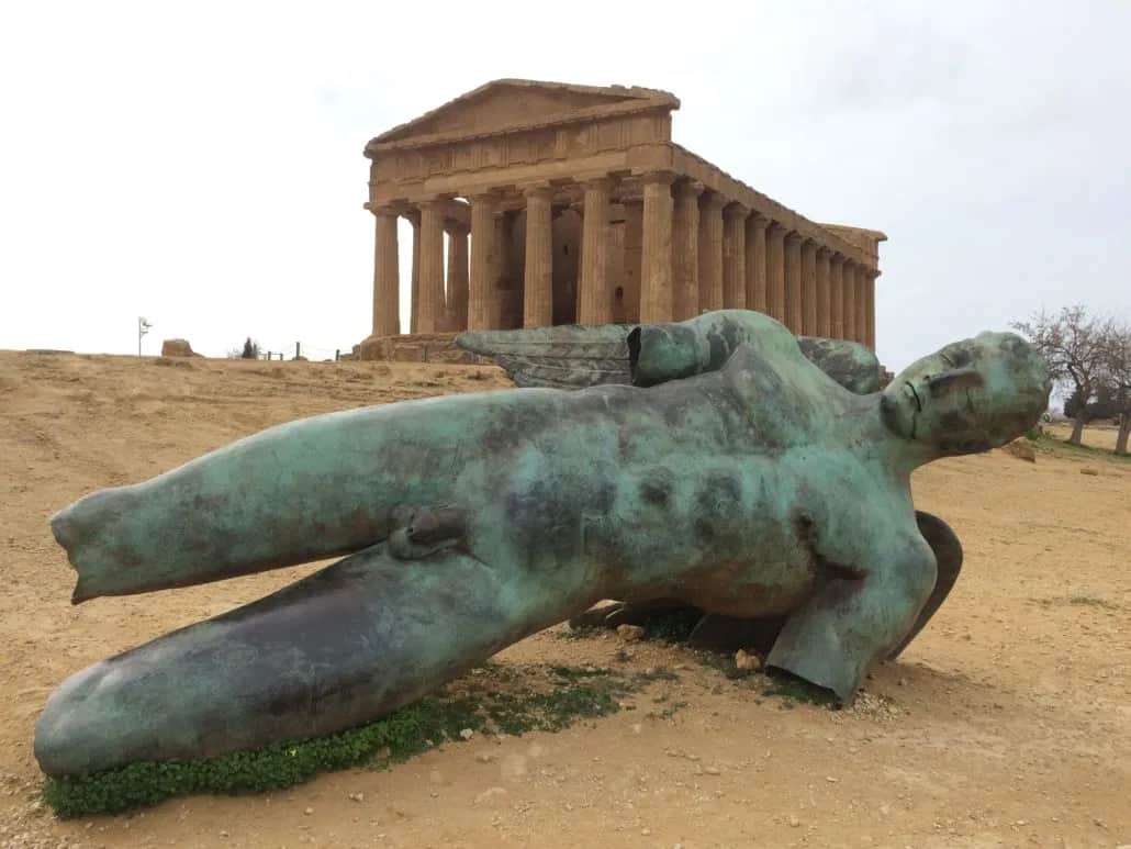 Valle dei Templi Mitoraj: Historia Icaro caduto i jego znaczenie