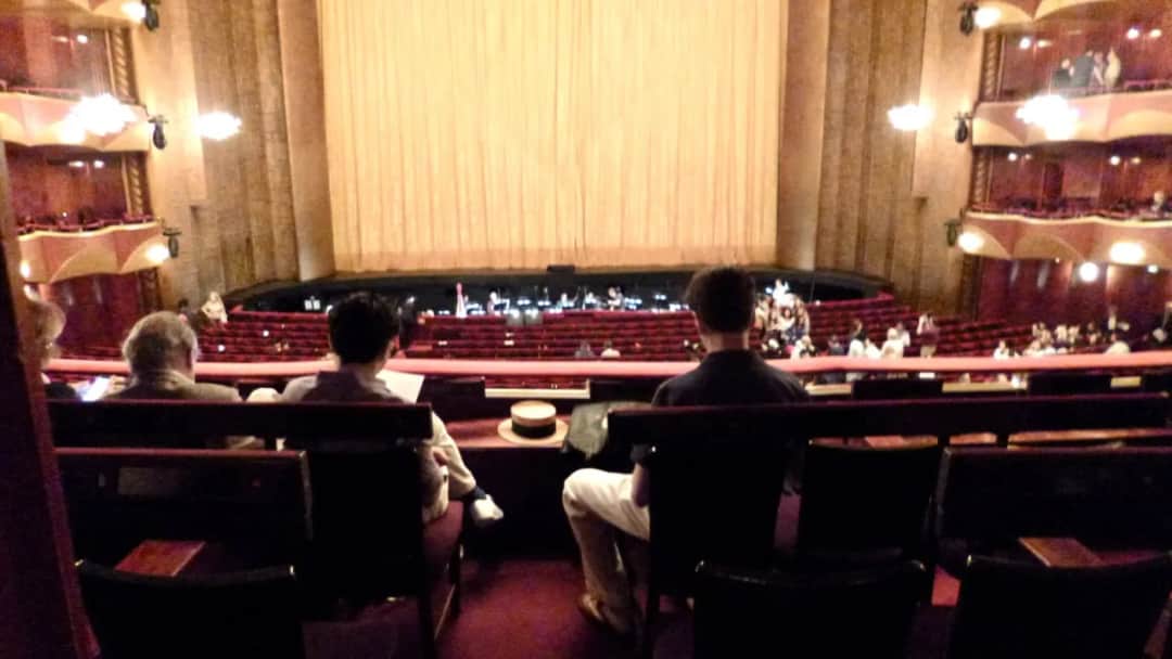 Sylwety do teatru cieni – kreatywne pomysły na przedstawienia dla dzieci